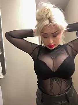 Snapshot of JennaLinn chatting on 10/07/25, 06:49 JennaLinn online show from 10/07/25, 06:49