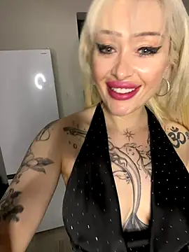 Snapshot of JennaLinn chatting on 10/12/25, 04:28 JennaLinn online show from 10/12/25, 04:28