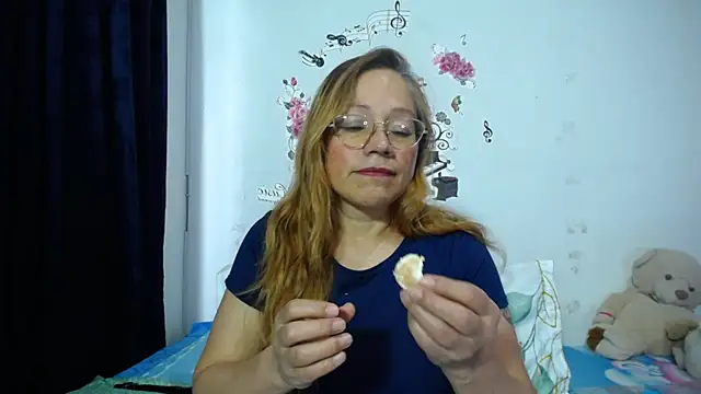 Snapshot of anthonela_mature_ chatting on 12/16/25, 06:13 anthonela mature online show from 12/16/25, 06:13