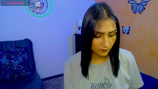 Snapshot of leah-666 chatting on 12/24/24, 02:12 leah-666 online show from 12/24/24, 02:12