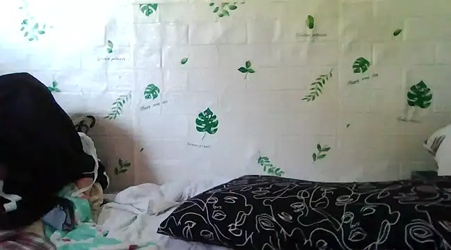 Snapshot of Silly_Girl21 chatting on 12/08/24, 12:51 Silly Girl21 online show from 12/08/24, 12:51