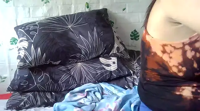 Snapshot of Silly_Girl21 chatting on 03/17/25, 01:03 Silly Girl21 online show from 03/17/25, 01:03