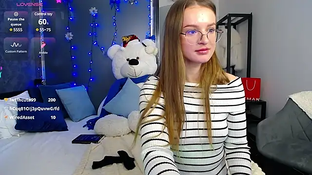 Snapshot of KateJonson chatting on 12/22/24, 11:44 KateJonson online show from 12/22/24, 11:44