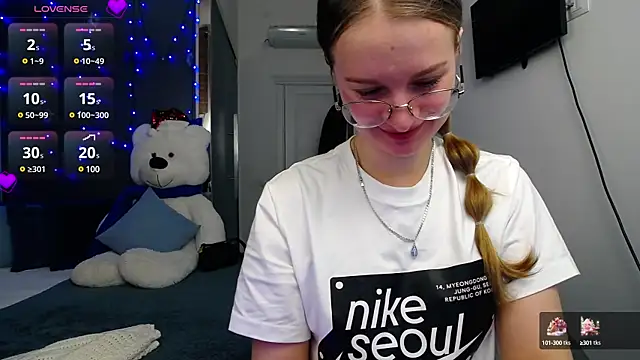 Snapshot of KateJonson chatting on 01/08/25, 08:27 KateJonson online show from 01/08/25, 08:27