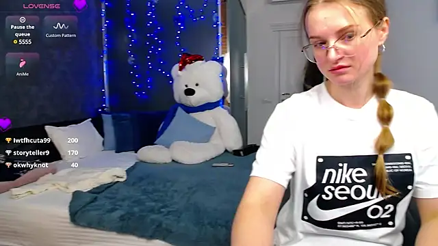 Snapshot of KateJonson chatting on 01/09/25, 07:52 KateJonson online show from 01/09/25, 07:52