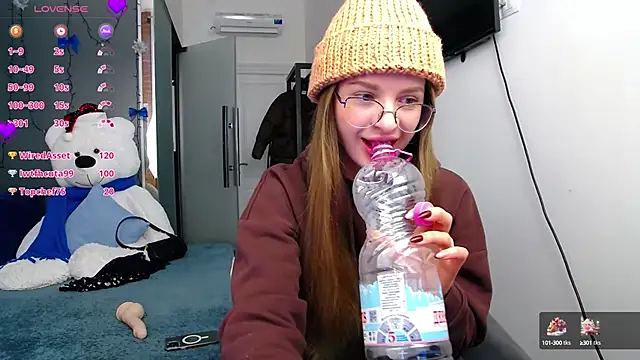 Snapshot of KateJonson chatting on 01/14/25, 11:53 KateJonson online show from 01/14/25, 11:53