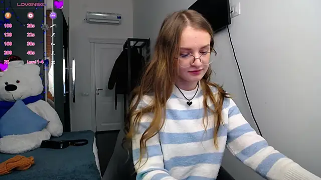 Snapshot of KateJonson chatting on 01/15/25, 08:30 KateJonson online show from 01/15/25, 08:30