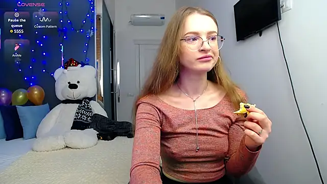 Snapshot of KateJonson chatting on 02/14/25, 08:21 KateJonson online show from 02/14/25, 08:21