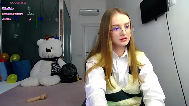 Snapshot of KateJonson chatting on 03/03/25, 12:37 KateJonson online show from 03/03/25, 12:37