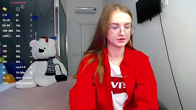 Snapshot of KateJonson chatting on 03/21/25, 08:28 KateJonson online show from 03/21/25, 08:28