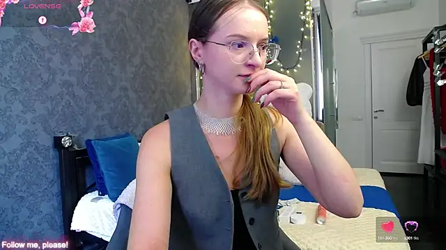 Snapshot of KateJonson chatting on 09/10/25, 12:16 KateJonson online show from 09/10/25, 12:16