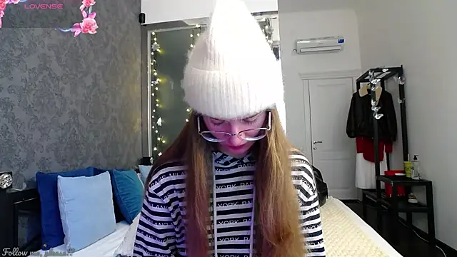 Snapshot of KateJonson chatting on 10/02/25, 06:20 KateJonson online show from 10/02/25, 06:20