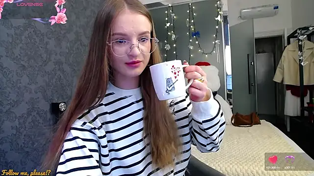 Snapshot of KateJonson chatting on 10/06/25, 11:29 KateJonson online show from 10/06/25, 11:29