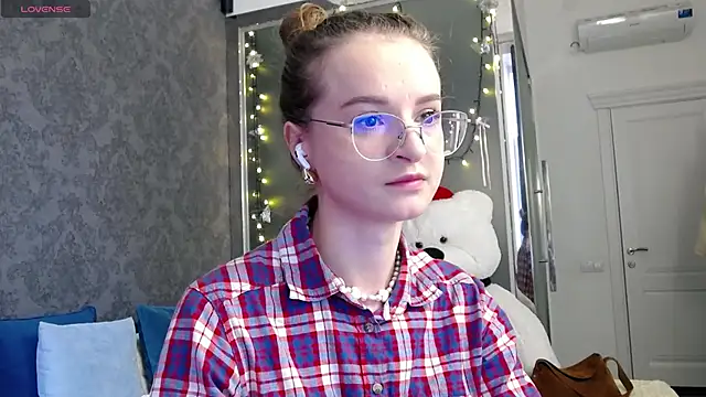 Snapshot of KateJonson chatting on 10/15/25, 06:46 KateJonson online show from 10/15/25, 06:46