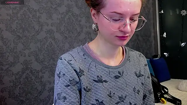 Snapshot of KateJonson chatting on 10/18/25, 06:37 KateJonson online show from 10/18/25, 06:37