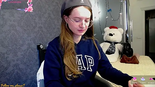 Snapshot of KateJonson chatting on 10/21/25, 06:47 KateJonson online show from 10/21/25, 06:47