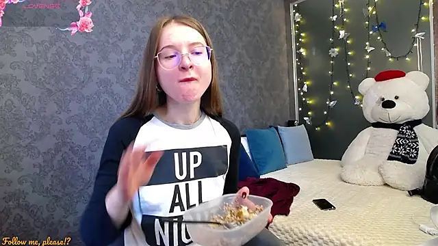 Snapshot of KateJonson chatting on 10/22/25, 06:35 KateJonson online show from 10/22/25, 06:35