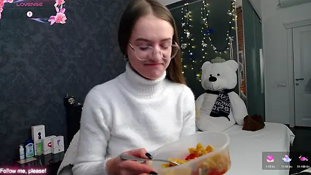 Snapshot of KateJonson chatting on 11/21/25, 07:29 KateJonson online show from 11/21/25, 07:29