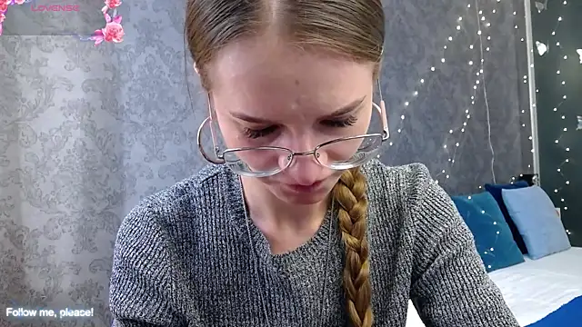 Snapshot of KateJonson chatting on 12/15/25, 11:58 KateJonson online show from 12/15/25, 11:58