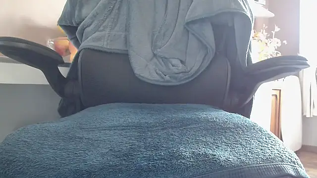 Snapshot of suedel65 chatting on 03/21/25, 10:28 suedel65 online show from 03/21/25, 10:28