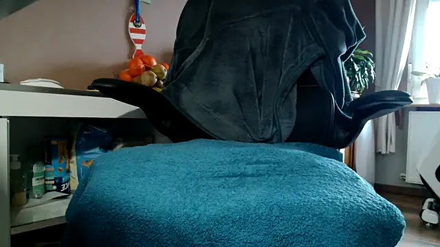 Snapshot of suedel65 chatting on 09/23/25, 03:04 suedel65 online show from 09/23/25, 03:04