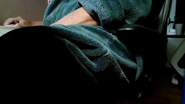 Snapshot of suedel65 chatting on 09/25/25, 03:32 suedel65 online show from 09/25/25, 03:32