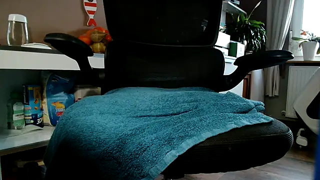 Snapshot of suedel65 chatting on 09/25/25, 03:38 suedel65 online show from 09/25/25, 03:38