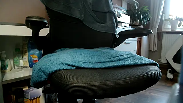 Snapshot of suedel65 chatting on 10/25/25, 03:18 suedel65 online show from 10/25/25, 03:18