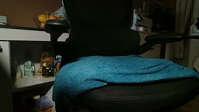 Snapshot of suedel65 chatting on 11/07/25, 04:12 suedel65 online show from 11/07/25, 04:12