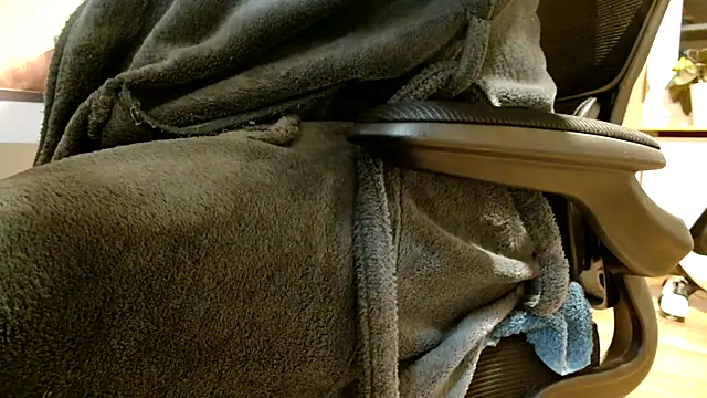 Snapshot of suedel65 chatting on 11/12/25, 04:46 suedel65 online show from 11/12/25, 04:46