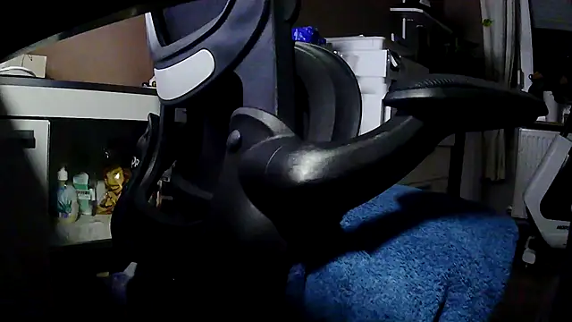 Snapshot of suedel65 chatting on 11/23/25, 04:01 suedel65 online show from 11/23/25, 04:01