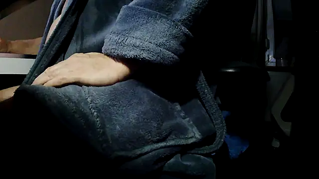 Snapshot of suedel65 chatting on 11/25/25, 04:34 suedel65 online show from 11/25/25, 04:34