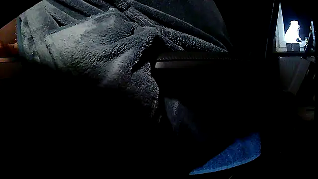 Snapshot of suedel65 chatting on 11/30/25, 04:05 suedel65 online show from 11/30/25, 04:05