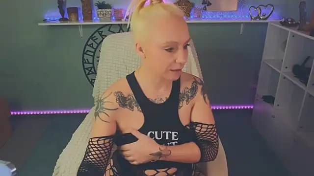 Jan ina online show from 01/25/25, 07:28