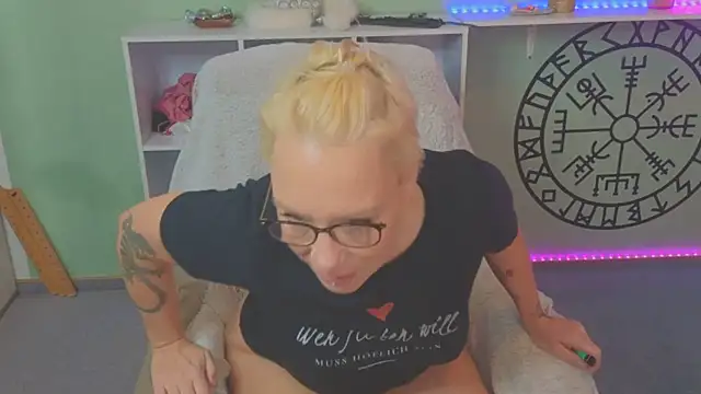 Jan ina online show from 02/25/25, 09:09