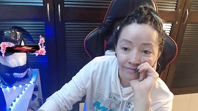 pink-2022 online show from 04/28/26, 02:00