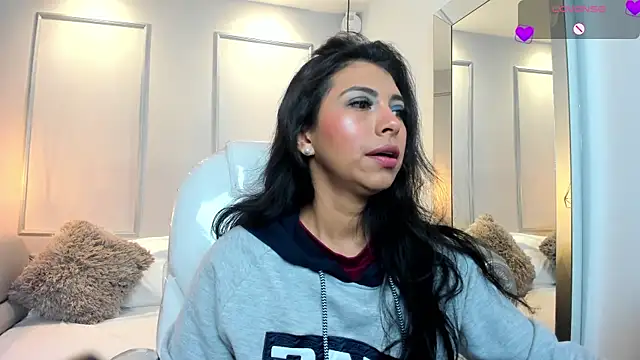 Snapshot of _BunnyNaugthy chatting on 02/15/25, 12:01 BunnyNaugthy online show from 02/15/25, 12:01