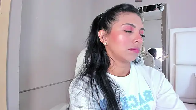 Snapshot of _BunnyNaugthy chatting on 02/19/25, 10:31 BunnyNaugthy online show from 02/19/25, 10:31