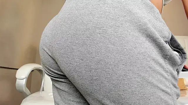 Snapshot of _BunnyNaugthy chatting on 09/10/25, 12:05 BunnyNaugthy online show from 09/10/25, 12:05