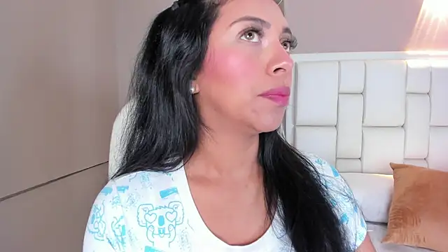 Snapshot of _BunnyNaugthy chatting on 10/07/25, 12:24 BunnyNaugthy online show from 10/07/25, 12:24