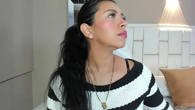 Snapshot of _BunnyNaugthy chatting on 10/18/25, 12:06 BunnyNaugthy online show from 10/18/25, 12:06