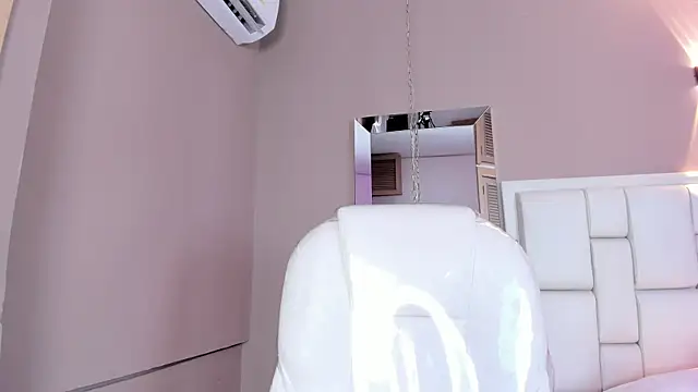 Snapshot of _BunnyNaugthy chatting on 10/21/25, 12:17 BunnyNaugthy online show from 10/21/25, 12:17