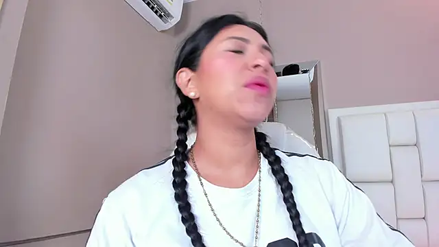 Snapshot of _BunnyNaugthy chatting on 10/22/25, 12:16 BunnyNaugthy online show from 10/22/25, 12:16