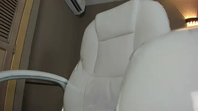 Snapshot of _BunnyNaugthy chatting on 10/31/25, 12:06 BunnyNaugthy online show from 10/31/25, 12:06