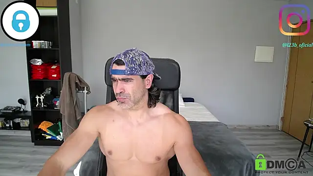 Snapshot of samricci21 chatting on 04/17/26, 01:58 samricci21 online show from 04/17/26, 01:58