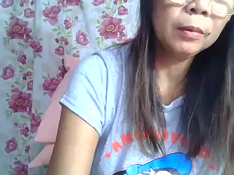 Snapshot of urwife_tobe chatting on 01/11/25, 09:04 urwife tobe online show from 01/11/25, 09:04