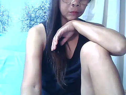 Snapshot of urwife_tobe chatting on 11/07/25, 05:57 urwife tobe online show from 11/07/25, 05:57