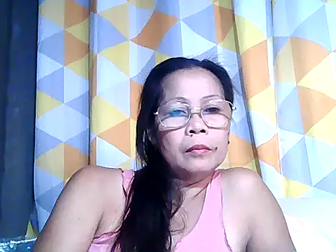 Snapshot of urwife_tobe chatting on 11/21/25, 05:17 urwife tobe online show from 11/21/25, 05:17