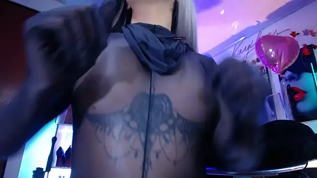 Snapshot of kayilyn chatting on 02/11/26, 12:10 kayilyn online show from 02/11/26, 12:10