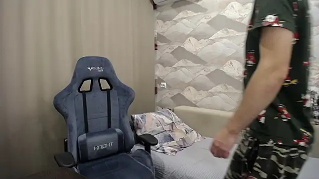 SerzhKorol1 online show from 10/24/25, 06:43